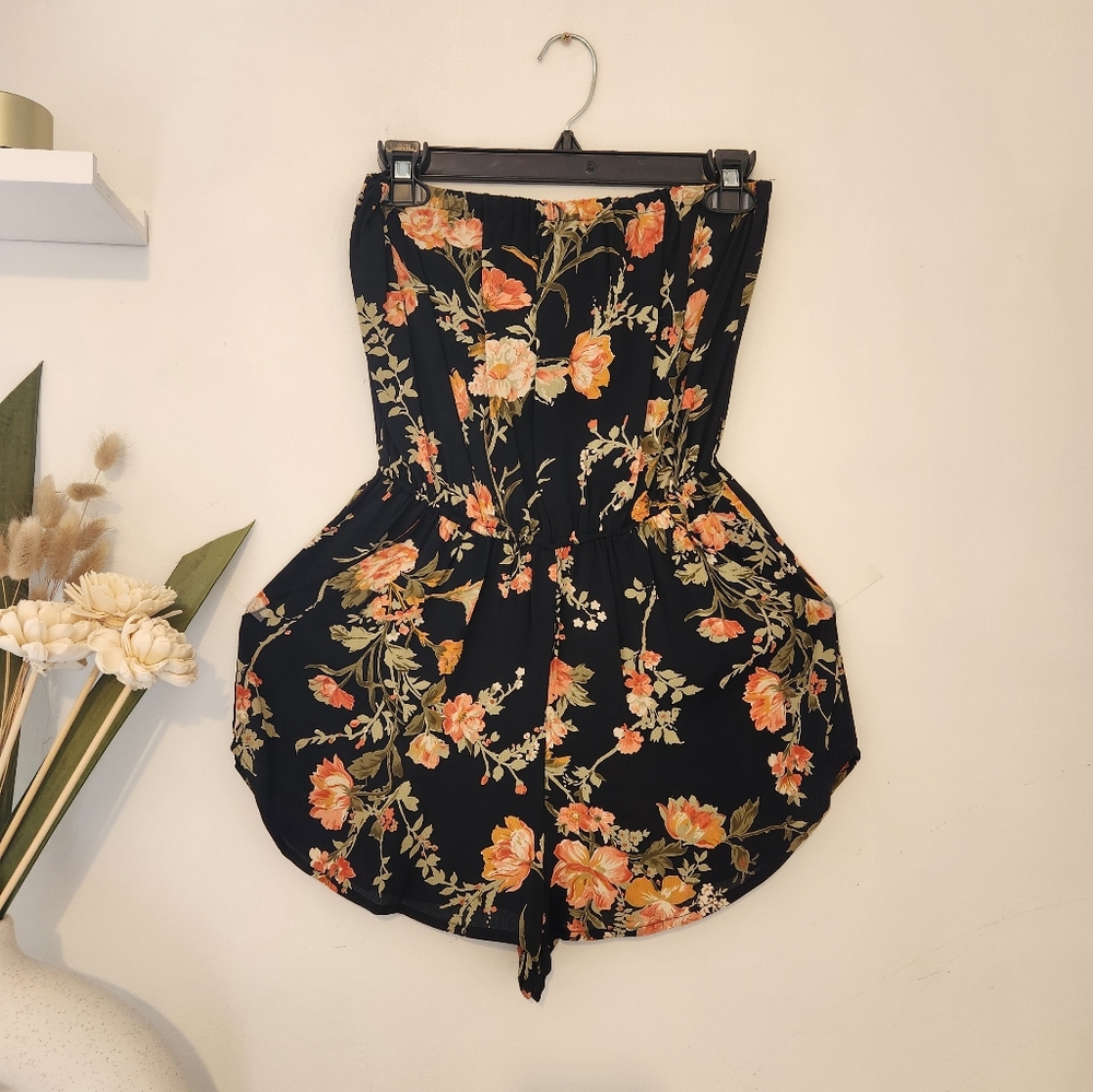 Beautiful Floral romper short Size XS